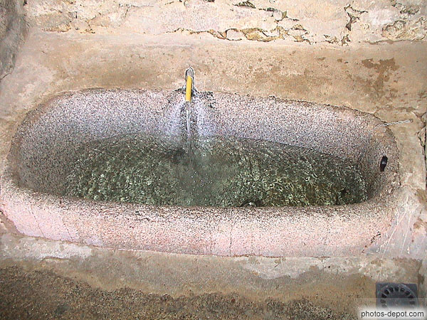 photo de baignoire de pierre