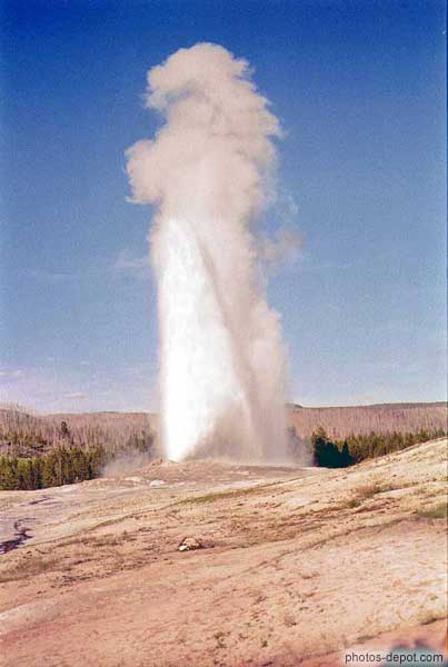 photo d'Old faithfull geyser