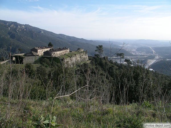 photo de poste avanté du fort de Bellegarde dominant la vallée
