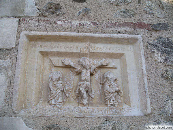 photo de Christ en croix sur le mur du Cloître