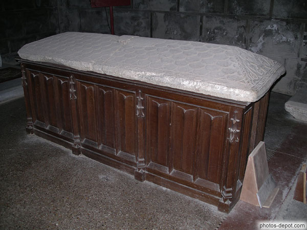 photo de Sarcophage du VIe, Abbaye de Lagrasse
