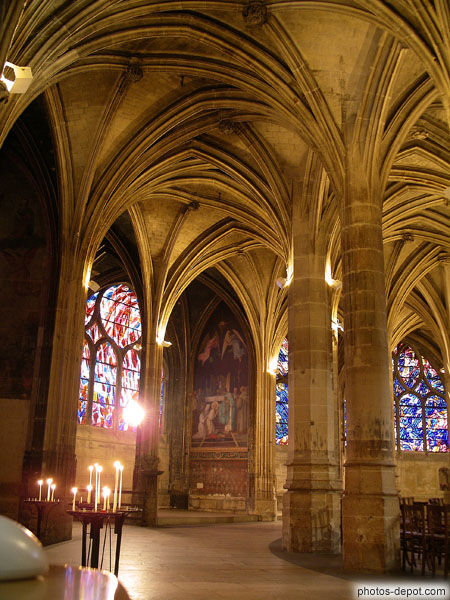 photo de voutes et colonnes du déambulatoire, St Séverin