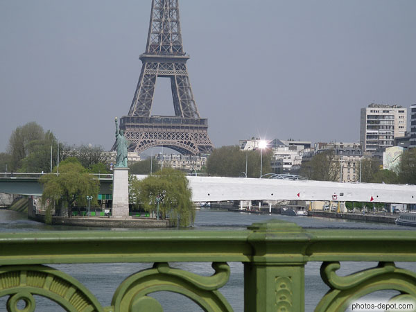 photo de tour Eiffel et première statue de la liberté