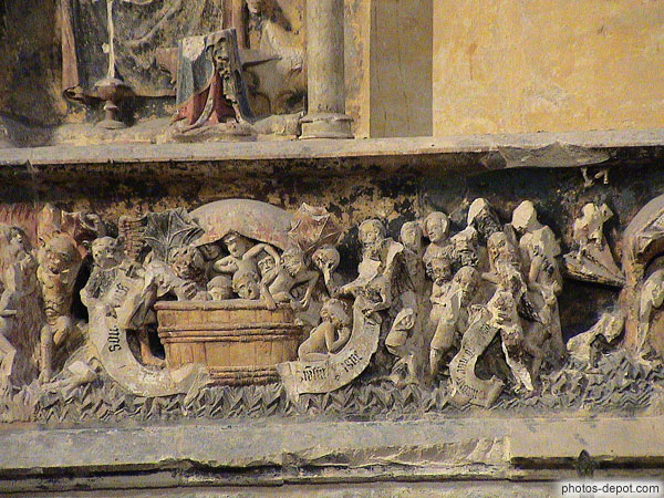 photo de bas relief expressif, cathédrale St Just