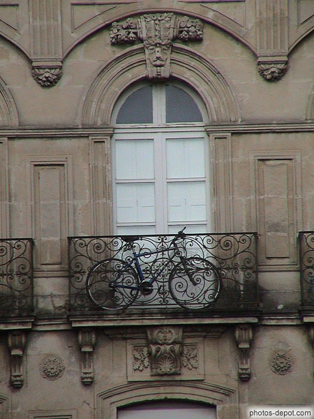 photo de vélo sur balcon
