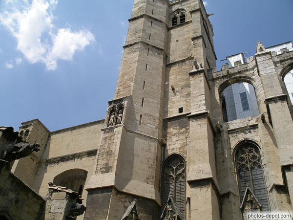 photo de tour clocher de la cathédrale St Just et St Pasteur