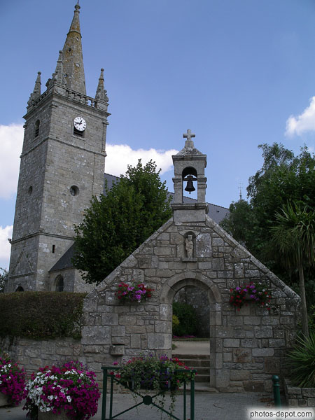 photo de portail de pierre accès à l'église