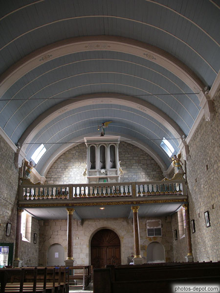 photo d'orgue et plafond peint
