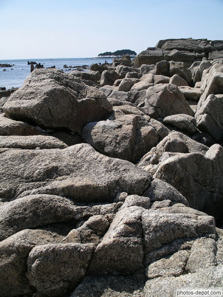 photo de rochers sur la grève