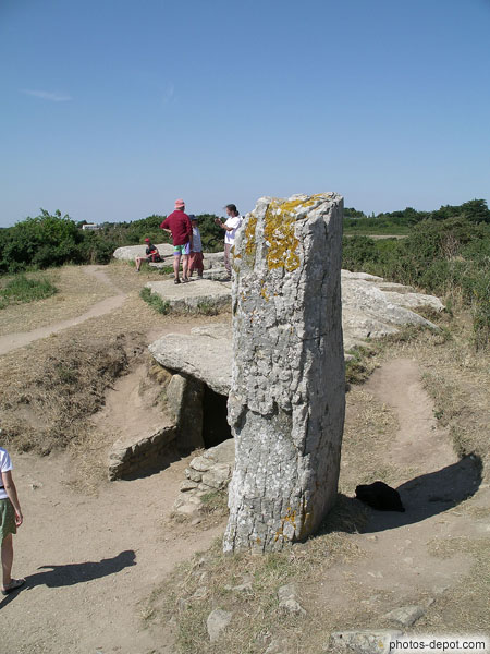 photo de Dolmen des pierres plates : sépulture au couloir coudé
