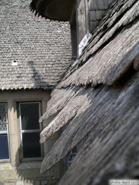 photo de couverture de toit en bois