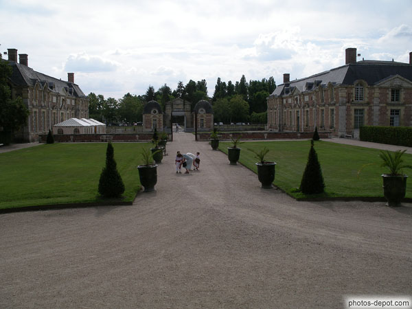 photo de Cour d'honneur du chateau la ferté St Aubin