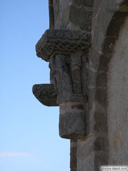 photo de corniche sur arcatures, abside Chapelle St Julien