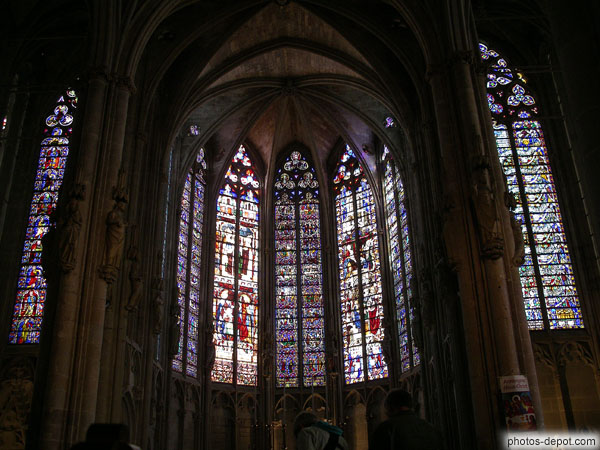 photo de Vitraux du coeur gothique de la cathédrale St Nazaire et St Celse