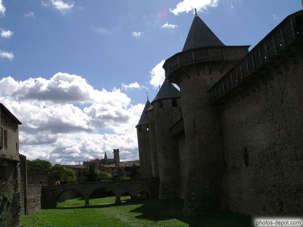photo de pont d'accès au chateau