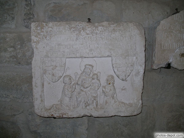 photo de la Sainte Famille, pierre sculptée