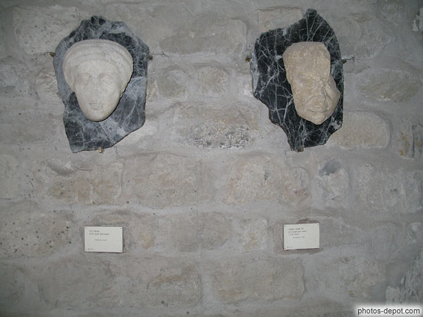 photo de têtes féminine et homme agé, d'époque gallo-romaine