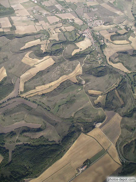 photo de champs aux formes bizarres vue d'avion