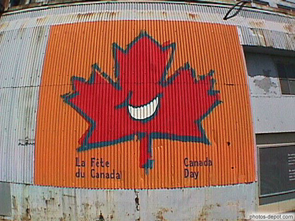 photo de la fête du Canada, feuille d'érable souriant