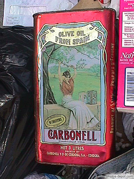 photo d'olive oil from spain Carbonell