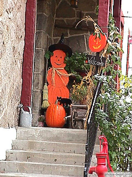 photo de décorations d'halloween devant les maisons