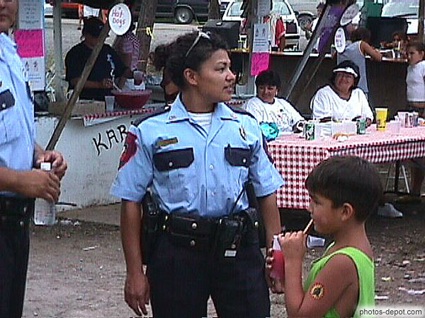 photo de policière Amérindienne