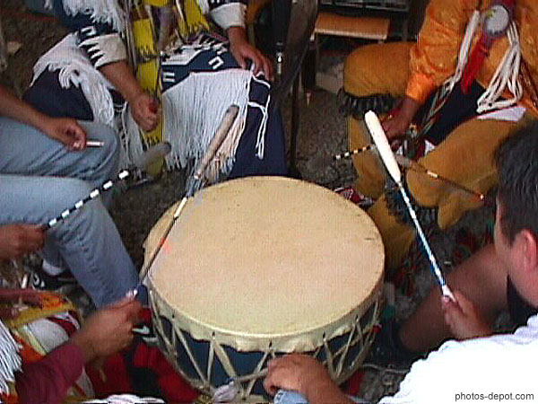 photo de tambours des danses amérindiennes