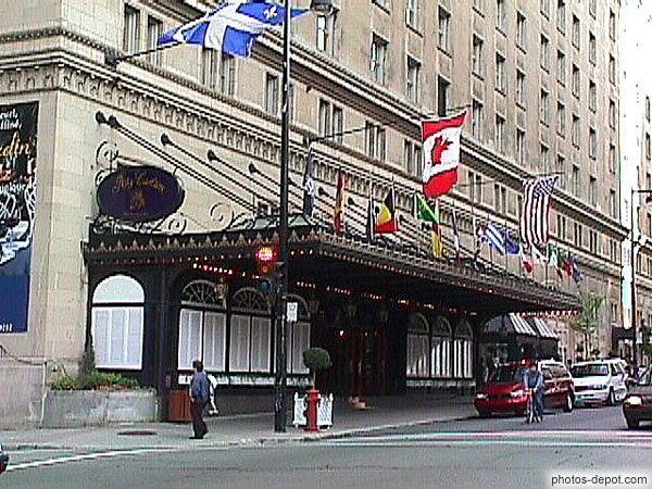 photo d'Entrée de l'hôtel Ritz Carlton, rue Sherbrooke