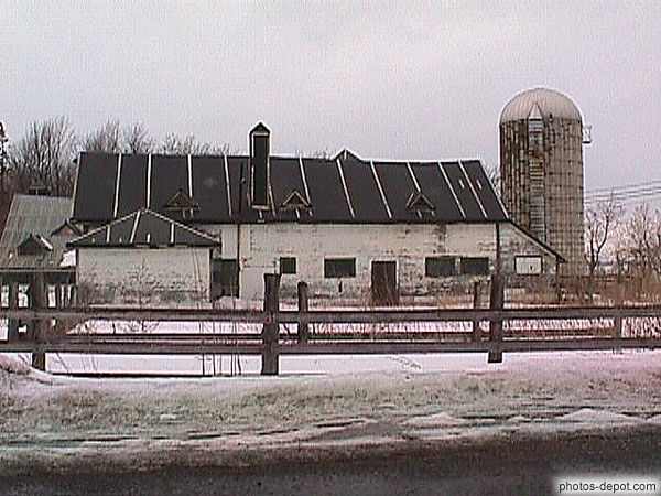 photo de ferme et silo
