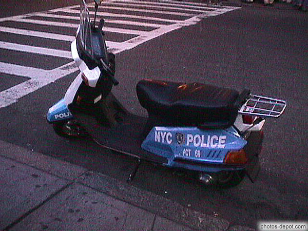 photo de scooter NYC police