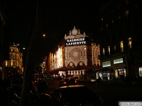 photo de Magasin Galeries Lafayette illuminés à Noël