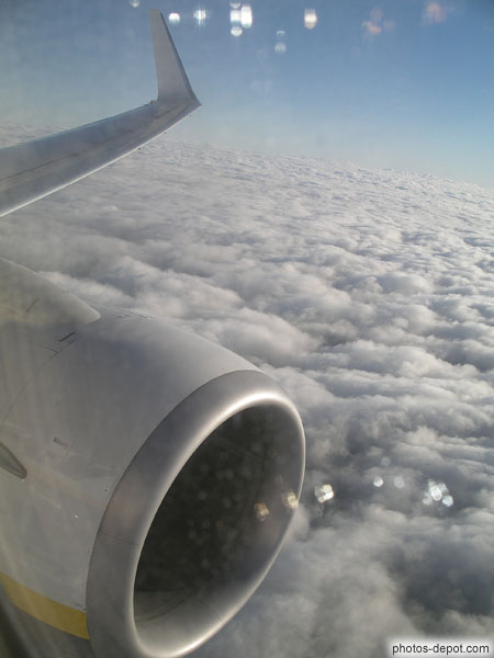 photo de nuages, réacteur et aile