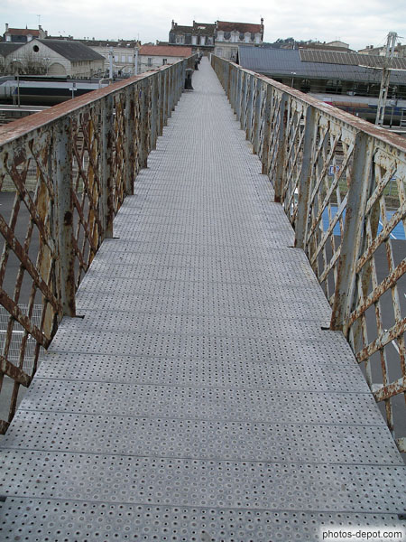 photo de pont pieton de fer