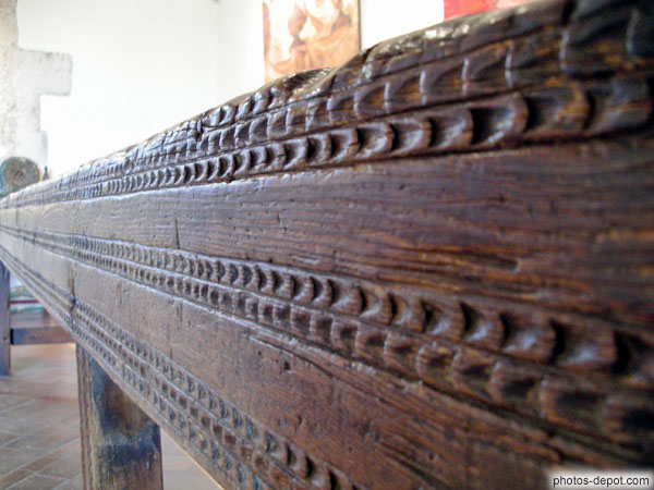 photo de bois sculpté, table de la grande salle l'Aula
