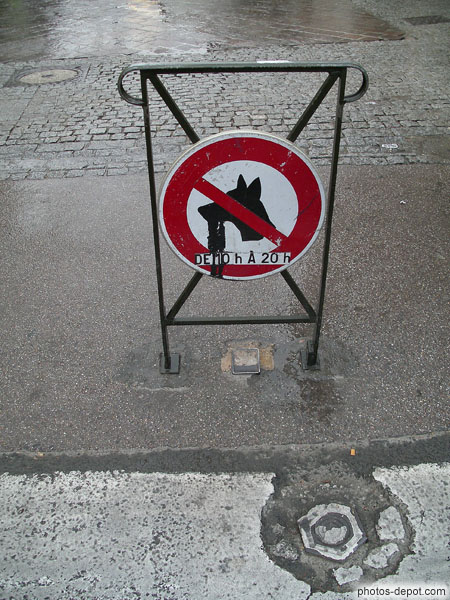 photo d'interdit aux chiens entre 10h et 20 h