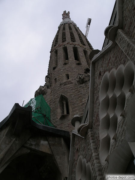 photo de flèche de la cathédrale