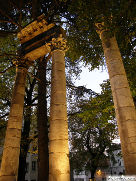 photo de colonnes de temple romain