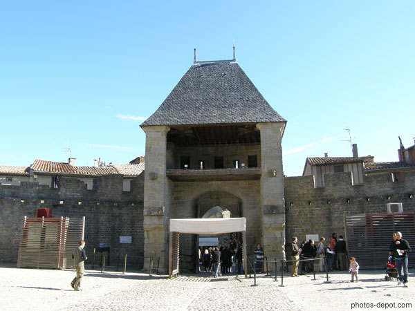 photo de tour d'accès au chateau