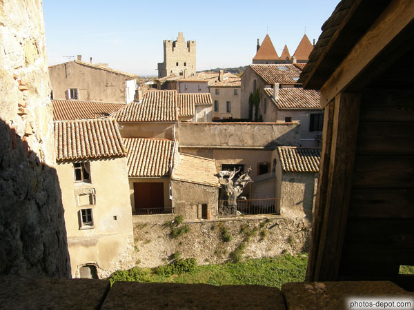 photo de toits de tuiles romaines de la cité médiévale