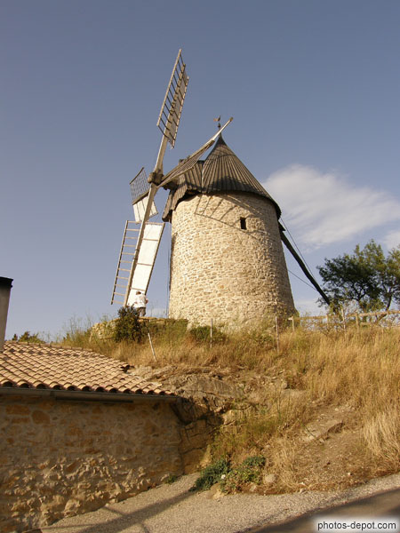 photo de le célèbre moulin de Cucugnan