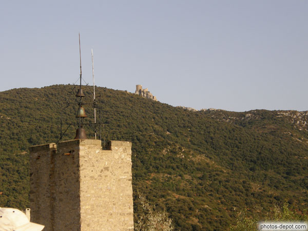 photo de Clocher de l'église de Cucugnan et Chateau Cathare de Quéribus
