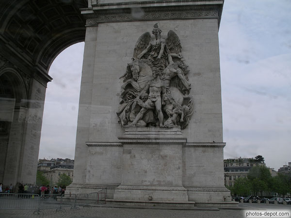 photo de Sculptures ange et cavalier sous l'arc de Triomphe