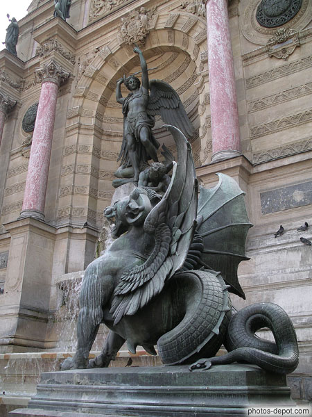 photo de St Michel et dragons, fontaine St Michel, Quartier latin