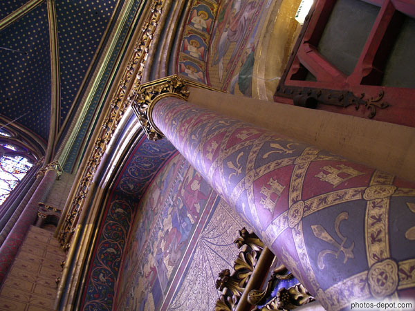photo de riches décors de la chapelle haute