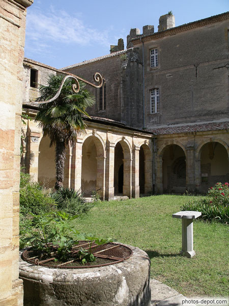 photo de Cloître de l'Abbaye, puits