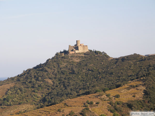 photo de Tour la Guardia construite par les rois de Majorque au XIVe, appelée depuis le XVe siècle tour de St Elme