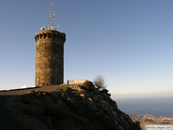 photo de Tour Madeloc édifiée en 1285 dans le but de surveiller la mer par les rois de Majorque