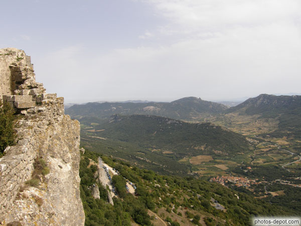 photo de Quéribus et plaine du Roussillon