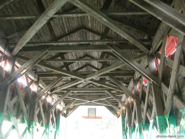 photo de structure de bois du Pont couvert