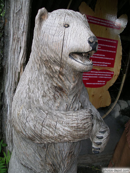 photo d'Ours de bois sculpté